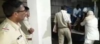 రెండు రోజులుగా తలుపులు మూసి ఉన్నారు..పోలీసులు రావడంతో..